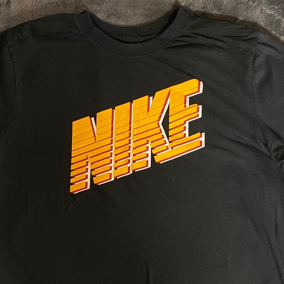 Nike shirt - Picture 2 of 2